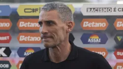 Pablo Vojvoda tecnico do Santos durante partida contra o Bragantino no estadio Cicero De Souza Marques pelo campeonato Brasileiro A 2025.