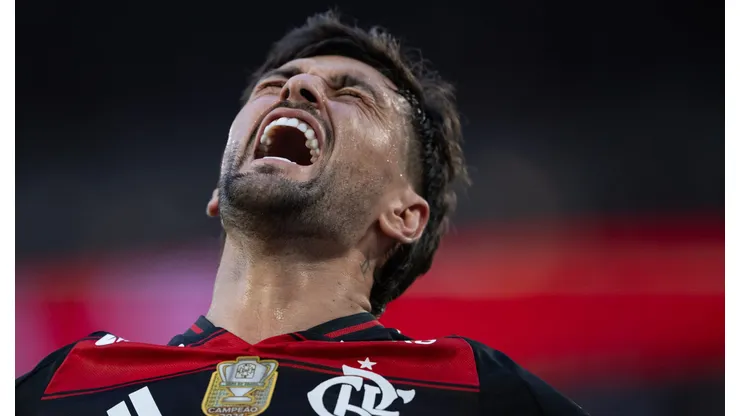 Arrascaeta, erra lance decisivo no primeiro tempo diante do Corinthians, mas se redimi na segunda etapa da partida