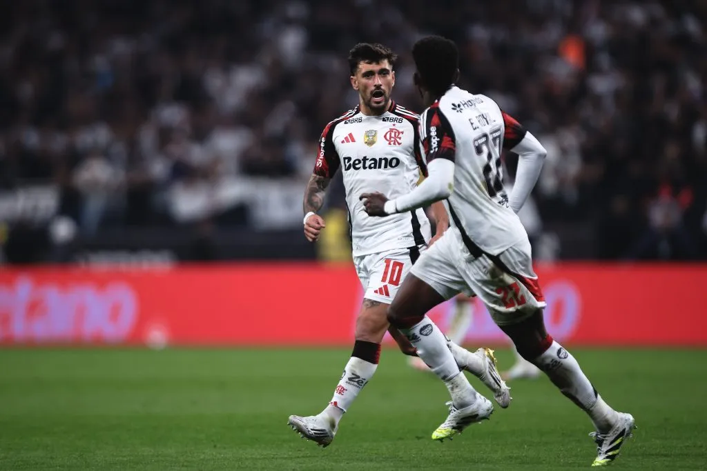 Arrascaeta celebra gol contra o Corinthians. Foto: Ettore Chiereguini/AGIF