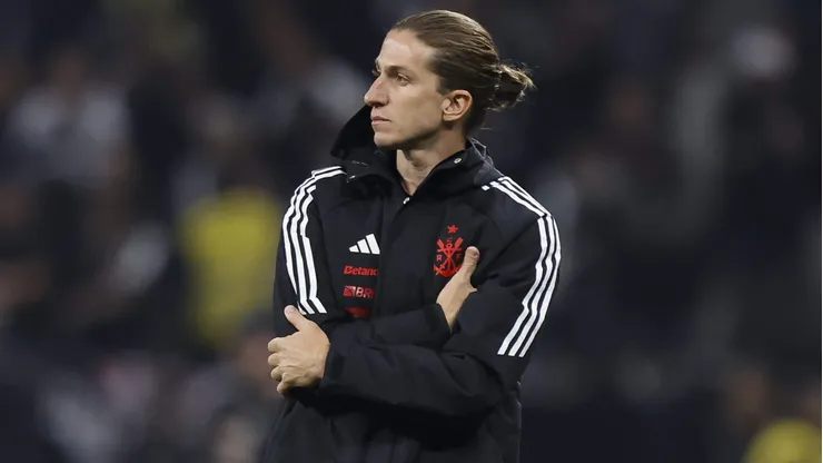Filipe Luís fez diversas alterações em relação ao time que se classificou na Libertadores (Photo by Miguel Schincariol/Getty Images)