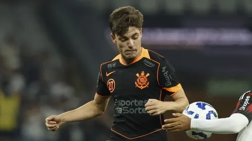 Breno Bidon disputa lance em Corinthians x Flamengo - (Photo by Miguel Schincariol/Getty Images)