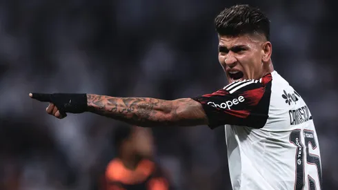 Carrascal, jogador do Flamengo durante partida contra o Corinthians no estadio Arena Corinthians pelo campeonato Brasileiro A 2025.