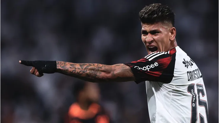 Carrascal, jogador do Flamengo durante partida contra o Corinthians no estadio Arena Corinthians pelo campeonato Brasileiro A 2025.