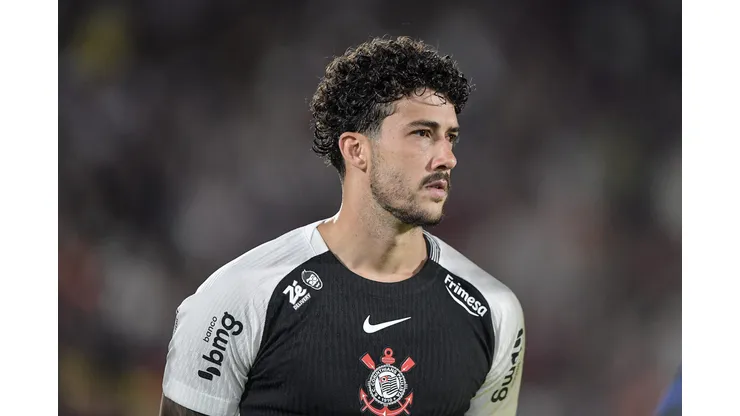 RJ - RIO DE JANEIRO - 13/09/2025 - BRASILEIRO A 2025, FLUMINENSE X CORINTHIANS - Gustavo Henrique jogador do Corinthians durante partida contra o Fluminense no estadio Maracana pelo campeonato Brasileiro A 2025. Foto: Thiago Ribeiro/AGIF