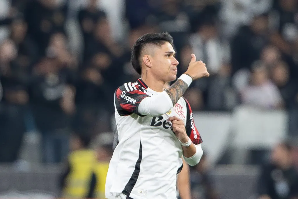 Luiz Araujo, jogador do Flamengo, comemora seu gol durante partida contra o Corinthians no estadio Arena Corinthians pelo campeonato Brasileiro A 2025. Foto: Joisel Amaral/AGIF