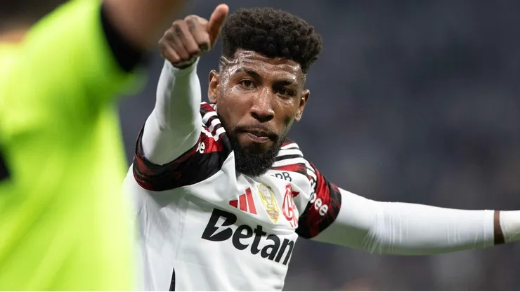 Emerson Royal durante partida entre Corinthians e Flamengo, na Neo Química Arena, pelo Brasileirão.
