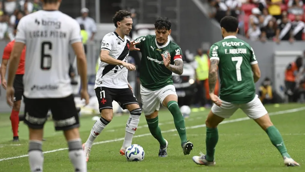 Palmeiras x Vasco atuando em jogo do primeiro turno. Foto: Mateus Bonomi/AGIF