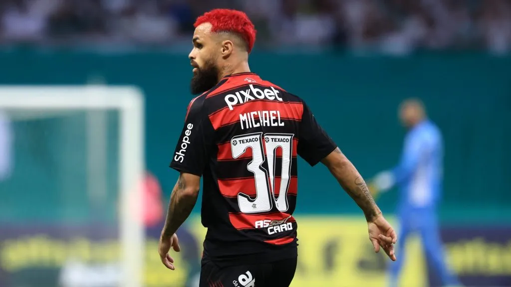 Incomodado com a reserva no Flamengo, Michael quer deixar o clube – Foto: Marcello Zambrana/AGIF