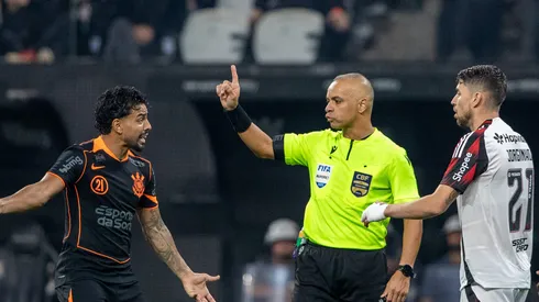 SP - SAO PAULO - 28/09/2025 - BRASILEIRO A 2025, CORINTHIANS X FLAMENGO - O arbitro Wilton Pereira Sampaio durante partida entre Corinthians e Flamengo no estadio Arena Corinthians pelo campeonato Brasileiro A 2025.