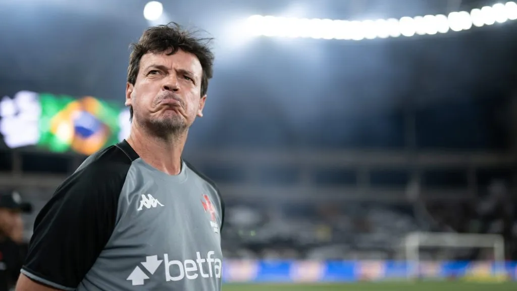 Fernando Diniz pode perder titular do Vasco – Foto: Jorge Rodrigues/AGIF