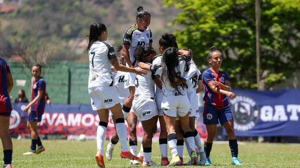Time feminino do Atlético-MG em campo
