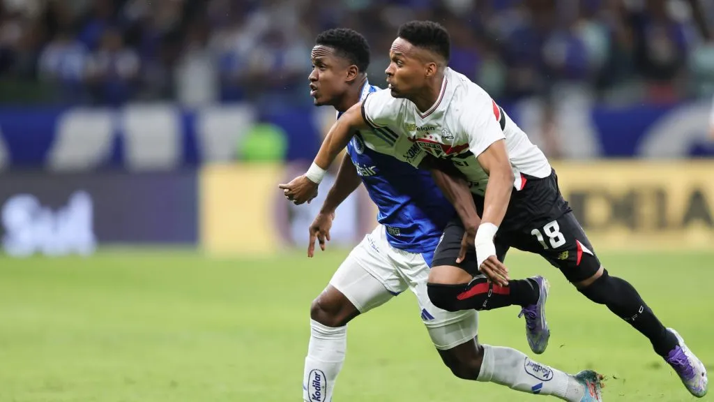 Sinisterra, jogador do Cruzeiro durante partida contra o Sao Paulo. Foto: Gilson Lobo/AGIF