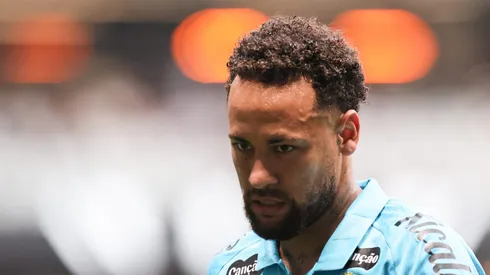 Neymar durante partida contra o Atlético-MG.