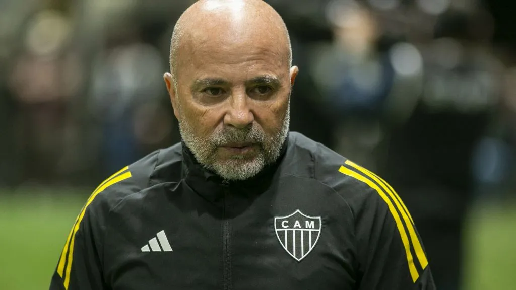 Jorge Sampaoli tecnico do Atletico-MG durante partida contra o Mirassol no estadio Arena MRV pelo campeonato Brasileiro A 2025. Foto: Fernando Moreno/AGIF