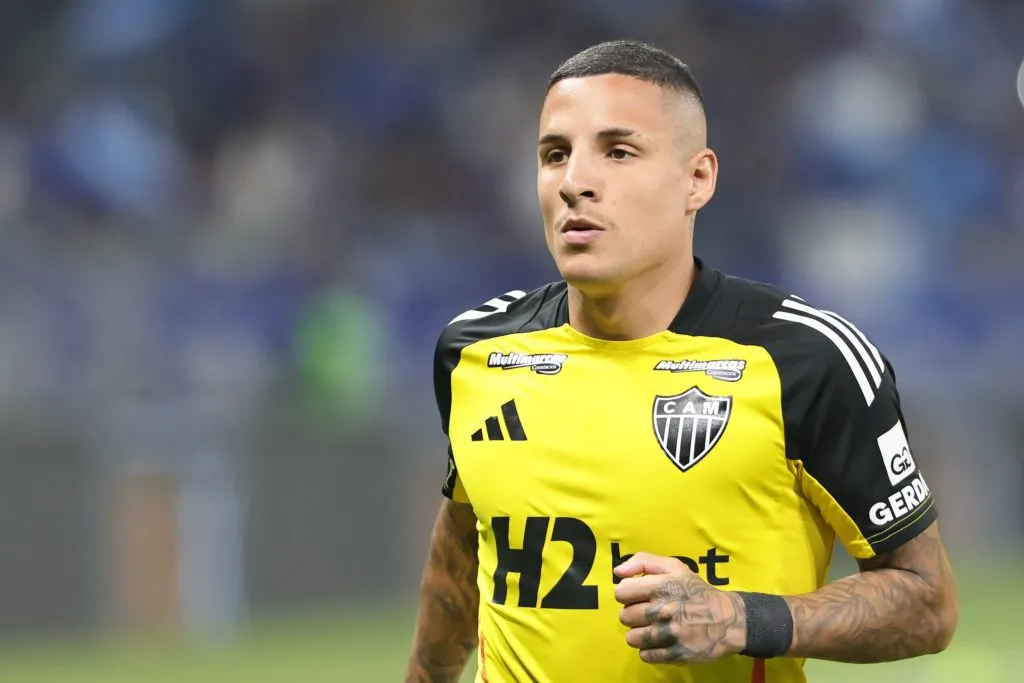 MG – BELO HORIZONTE – 11/09/2025 – COPA DO BRASIL 2025, CRUZEIRO X ATLETICO-MG – Guilherme Arana jogador do Atletico-MG durante aquecimento antes da partida contra o Cruzeiro no estadio Mineirao pelo campeonato Copa Do Brasil 2025. Foto: Gilson Lobo/AGIF