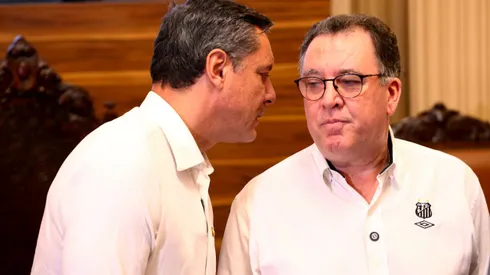 O presidente do Santos FC Marcelo Teixeira com o prefeito Rogerio Santos(Republicano) em coletiva de imprensa na Prefeitura De Santos. Foto: Mauricio De Souza/AGIF