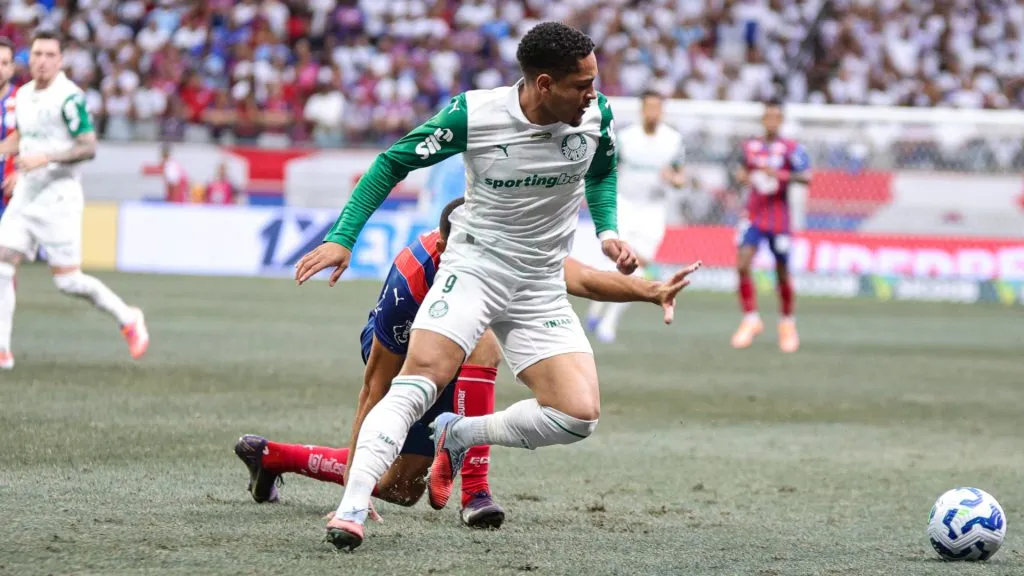 Vitor Roque durante a partida entre Bahia x Palmeias, pelo Brasileirão Betano – Foto: Márcio José/AGIF