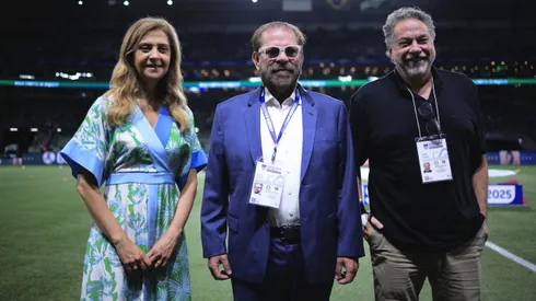 leila pereira presidente do Palmeiras conversa com Julio Casares presidente do Sao Paulo e Reinaldo Carneiro Bastos presidente da Federacao Paulista de Futebol antes de partida no estadio Arena Allianz Parque pelo campeonato Paulista 2025. Foto: Ettore Chiereguini/AGIF
