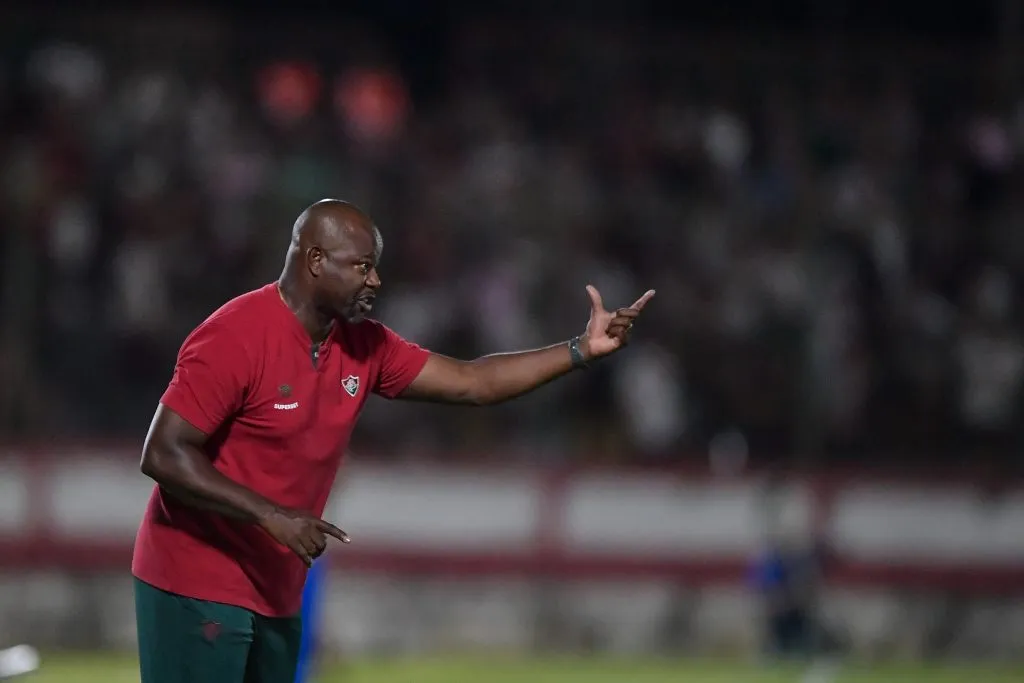 Marcão atuando como técnico do Fluminense durante partida contra o Sampaio Correa pelo Campeonato Carioca 2025 – Foto: Thiago Ribeiro/AGIF