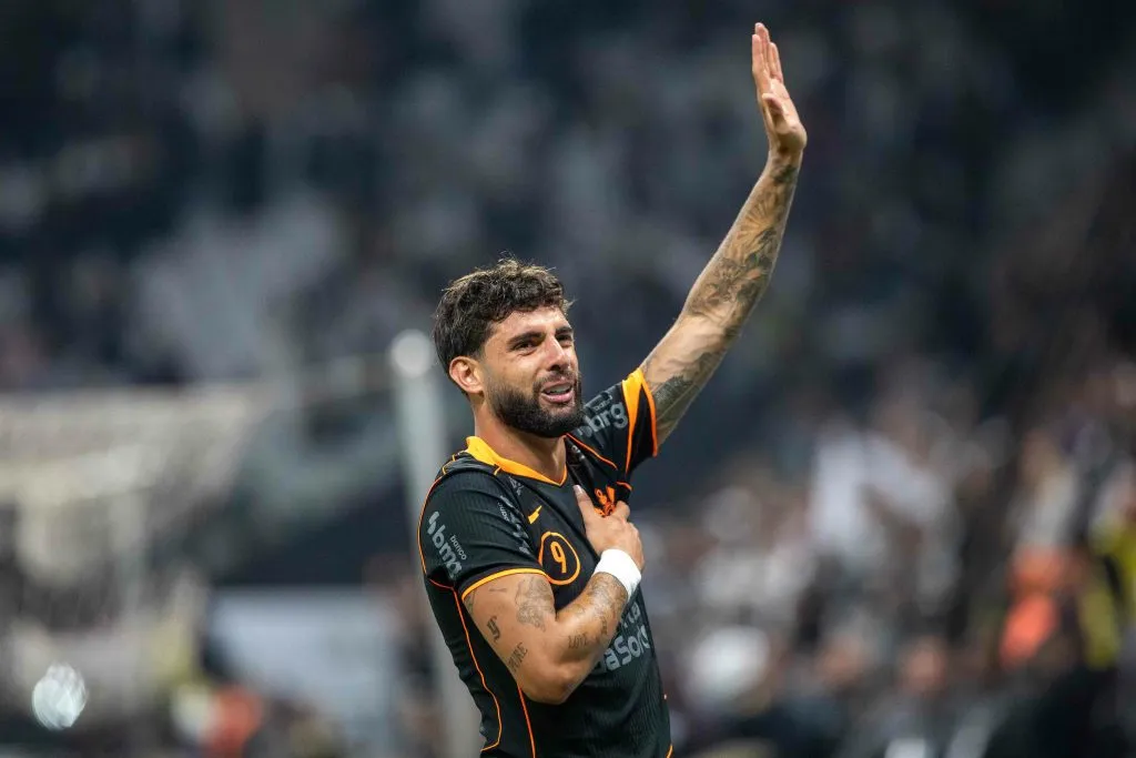 Yuri Alberto se emocionou após o gol marcado. Foto: Joisel Amaral/AGIF 