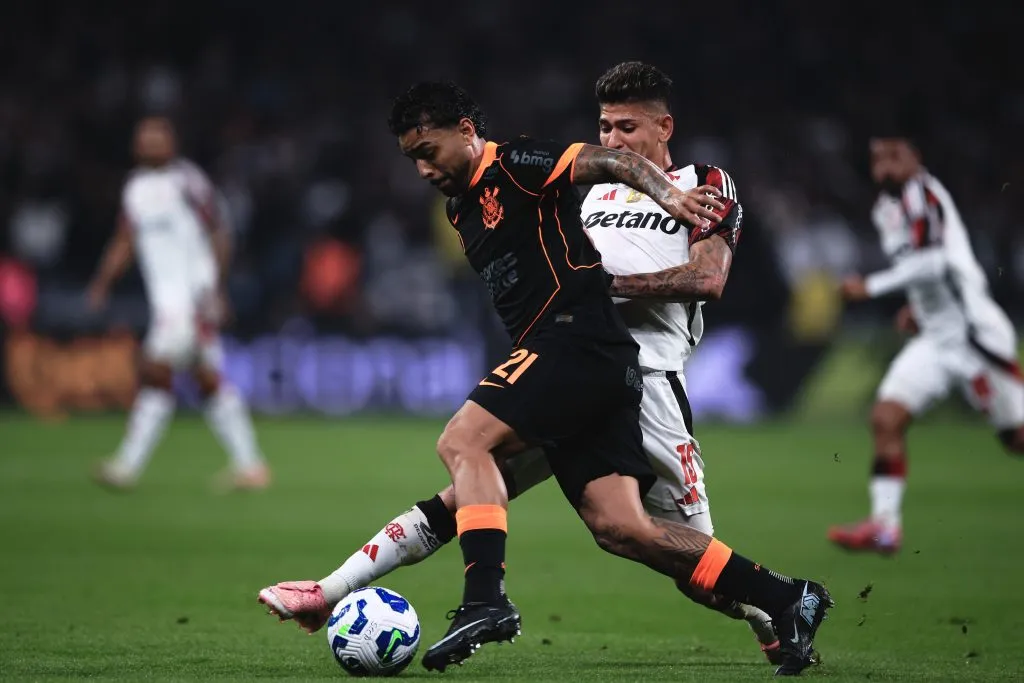 Carrascal deu duas assistências em vitória do Flamengo sobre o Corinthians. Foto: Ettore Chiereguini/AGIF