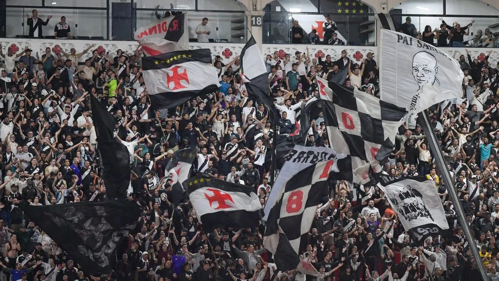 Torcedores do Gigante da Colina querem um triunfo. Foto: Thiago Ribeiro/AGIF.