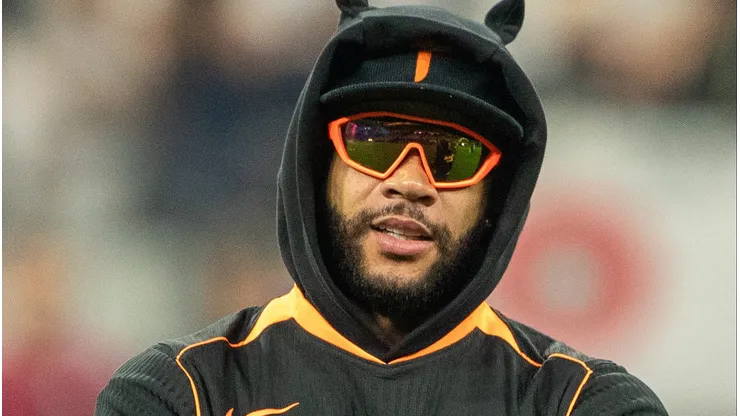 Memphis Depay pode sair em caso de proposta boa ao Corinthians.