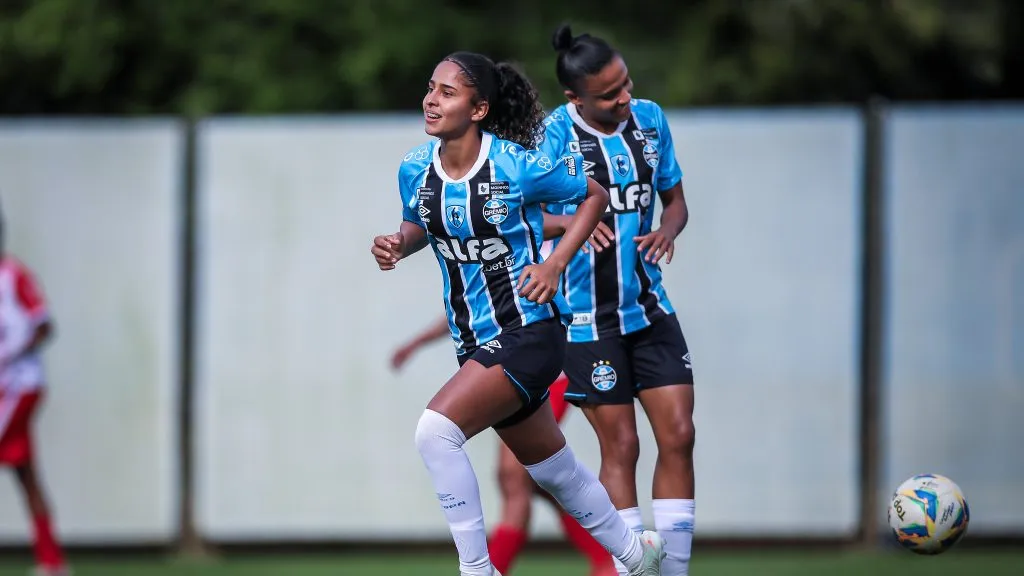 Lance da partida entre Grêmio x Flamengo de São Pedro pelo Campeonato Gaúcho Feminino
