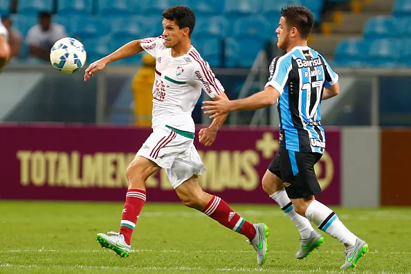 Magno Alves, do Fluminense durante o jogo contra o Grêmio pelo Brasileirao Series A 2015, na Arena do Grêmio. Foto de Lucas Uebel/Getty Images
