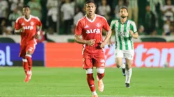 Luis Otavio foi titular do Internacional contra o Juventude.