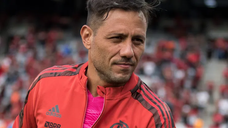 Conhecido por ser pegador de pênaltis, ex-goleiro Diego Alves brinca com fase de Rossi em quesito no Flamengo.