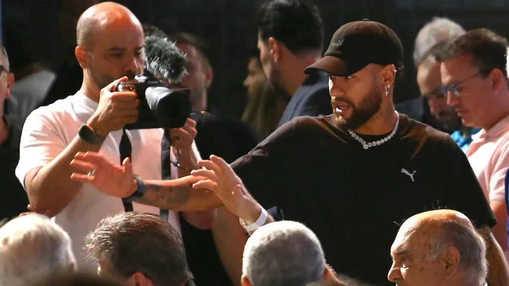 Neymar durante inauguração dos novos alojamentos do Recanto dos Alvinegros, hotel dentro do CT Rei Pelé onde os jogadores e comissão técnica ficam concentrados antes da partidas. Foto: Mauricio De Souza/AGIF