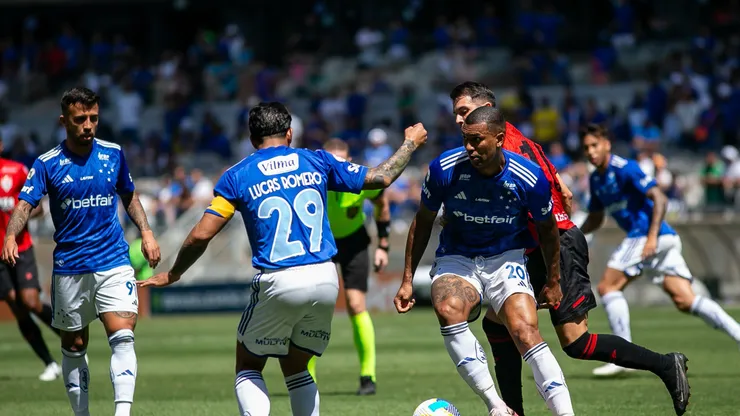 MG - BELO HORIZONTE - 01/09/2024 - BRASILEIRO A 2024, CRUZEIRO X ATLETICO-GO - Walace jogador do Cruzeiro durante partida contra o Atletico-GO no estadio Mineirao pelo campeonato Brasileiro A 2024.
