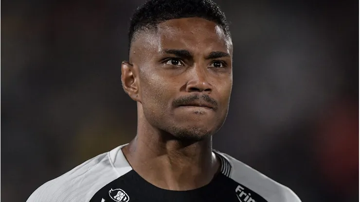 Vitinho durante partida entre Fluminense e Corinthians, no Maracanã, pelo Brasileirão.