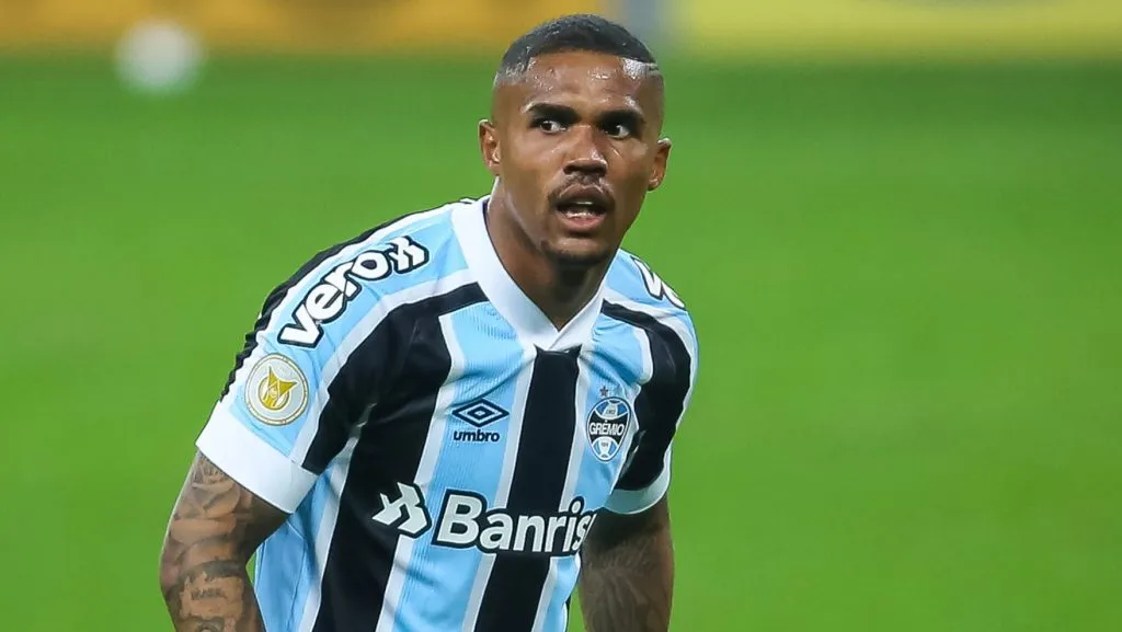 Douglas Costa no Grêmio. Foto: Pedro H. Tesch/AGIF