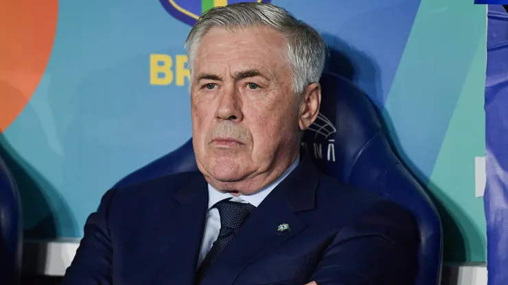 Carlo Ancelotti durante partida entre Brasil e Chile, no Maracanã, pelas Eliminatórias para a Copa do Mundo de 2026.