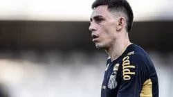 Escobar, xodó da torcida retomou os treinos junto com o elenco santista para o duelo na Vila na quarta-feira