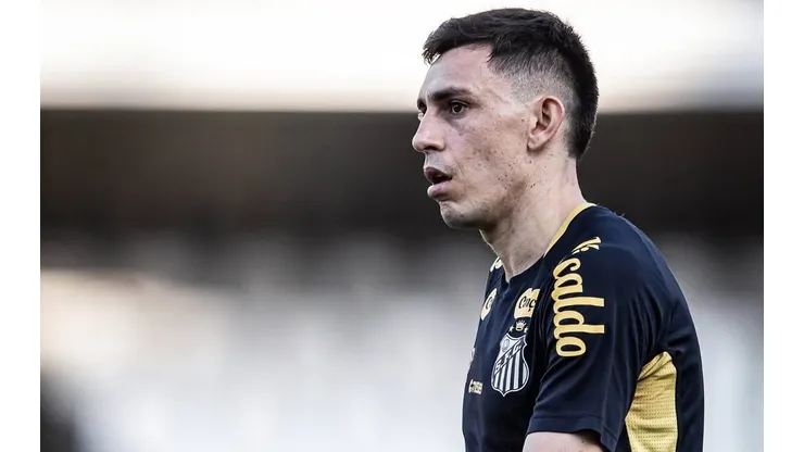 Escobar, xodó da torcida retomou os treinos junto com o elenco santista para o duelo na Vila na quarta-feira