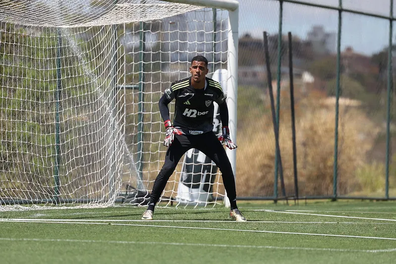 Goleiro teve poucas chances no time profissional do Atlético-MG (Foto: Daniela Veiga / Atlético)