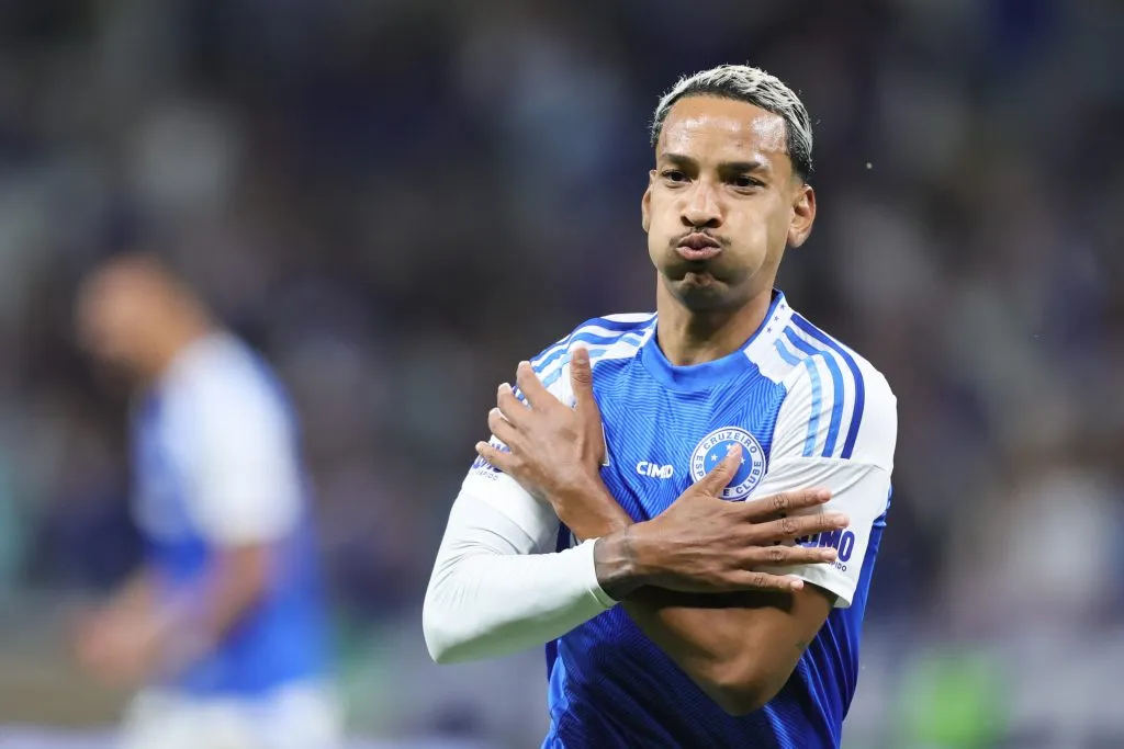 Matheus Pereira durante comemoração de gol – Foto: Gilson Lobo/AGIF