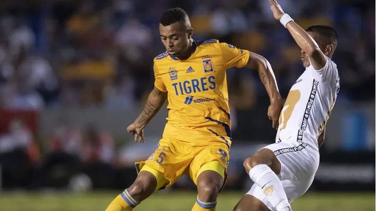 Rafael Carioca, volante do Tigres em partida pelo campeonato mexicano