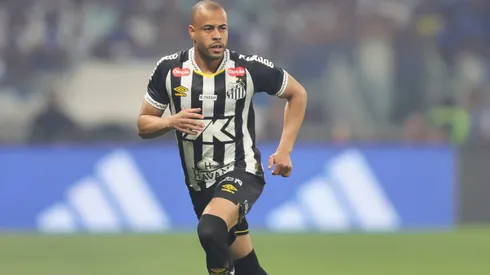 Mayke ainda não engrenou com a camisa do Santos