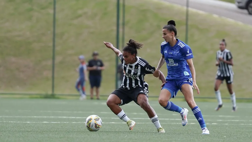Atlético e Cruzeiro Feminino em campo
