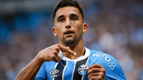 Kike Olivera desfalca Grêmio amanhã contra o Santos - Foto: Maxi Franzoi/AGIF