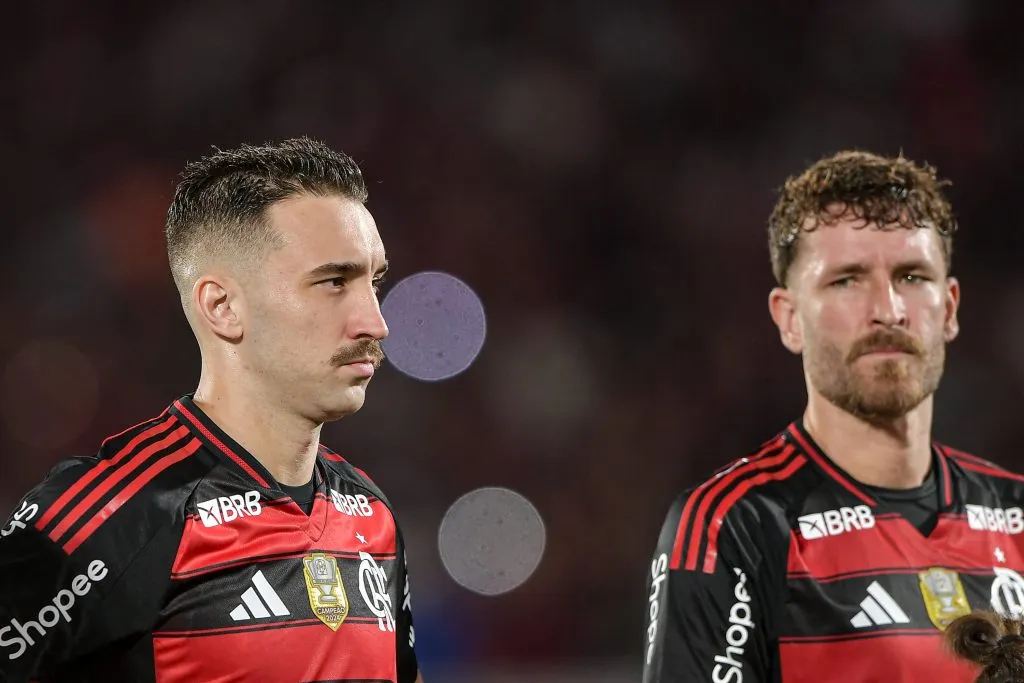 Antes de Léo Ortiz, Léo Pereira fazia dupla com Fabrício Bruno no Flamengo. Foto: Thiago Ribeiro/AGIF