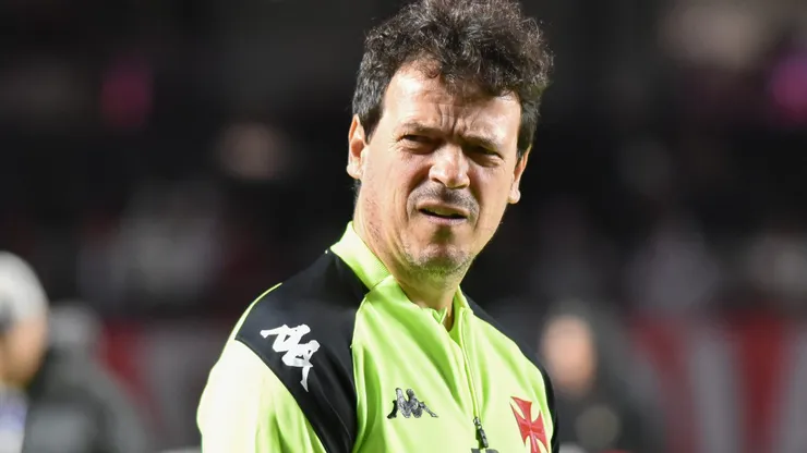 Zagueiro não está nos planos de Fernando Diniz no Vasco.