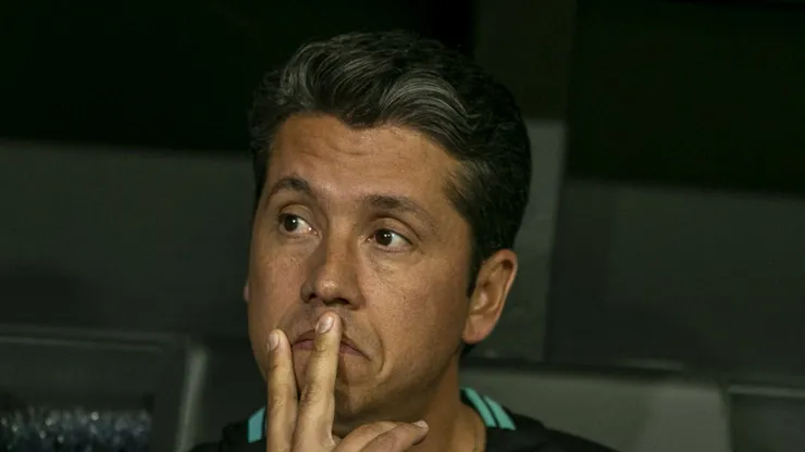 Carpini durante o jogo desta terça-feira (30)