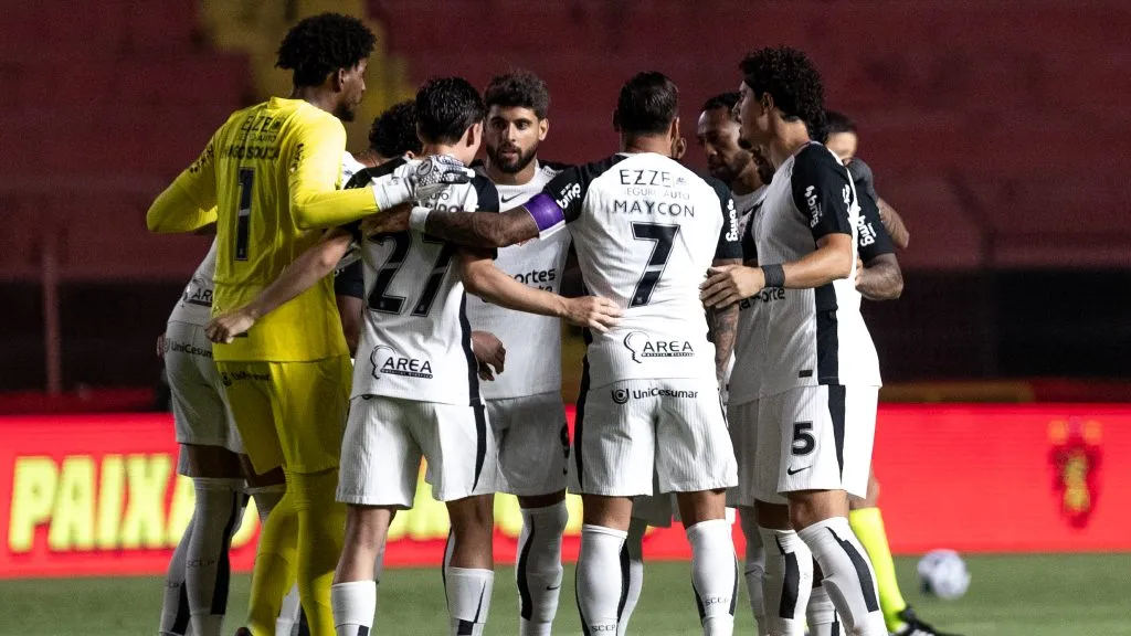Jogadores do Corinthians antes de partida. Foto: Rafael Vieira/AGIF
