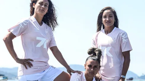 Santos lança camisa rosa em homenagem ao Outubro Rosa - Foto: Reinaldo Campos/Santos FC