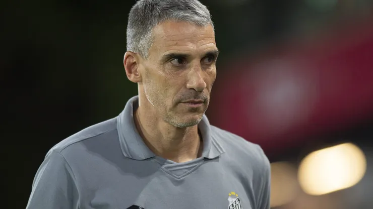 Vojvoda durante partida entre Red Bull Bragantino e Santos, no Estádio Cícero de Souza Marques, pelo Brasileirão.